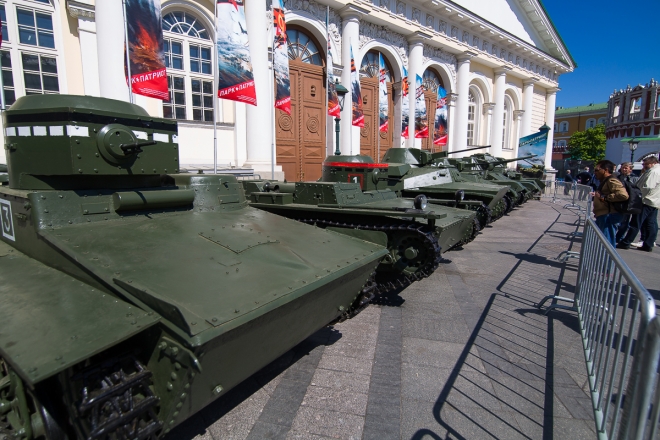 Авторы War Thunder открыли выставку техники у Кремля