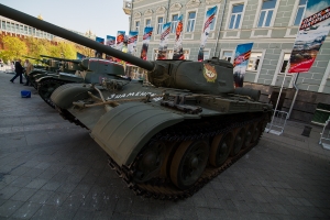 Авторы War Thunder открыли выставку техники у Кремля